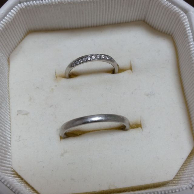 【4℃ BRIDAL(ヨンドシーブライダル)の口コミ】 高くもなく安くもなく、シンプルなものを探していたのでその条件にぴった…