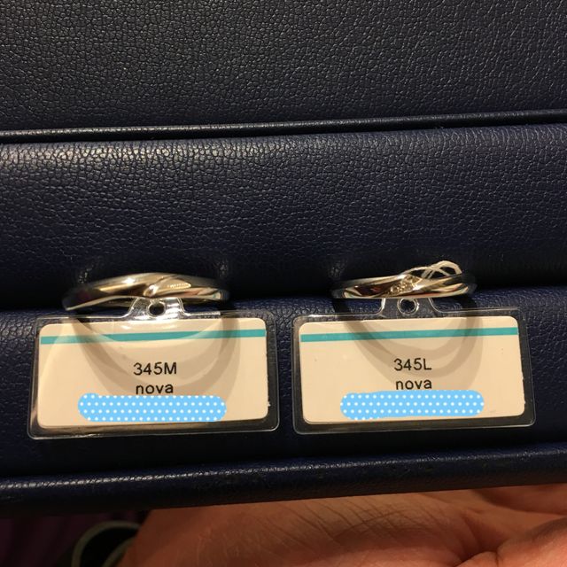 【銀座ダイヤモンドシライシの口コミ】 悩んで、悩んで、悩んで決めました！シンプルかつ少し他とは違う部分があ…