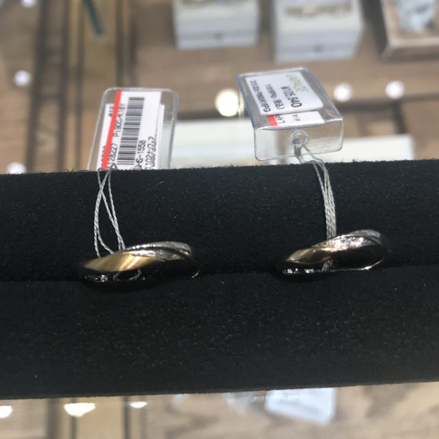 【LAPAGE(ラパージュ)の口コミ】 好みのv字デザインで、色もプラチナとピンクゴールドが掛け合わされていて…