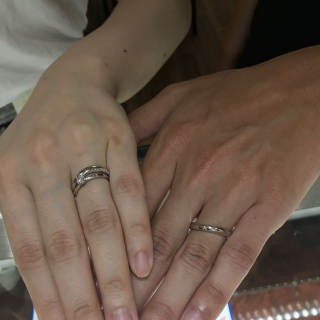 【俄(にわか)の口コミ】 シンプルかつ側面がキラキラしているところが気に入りました。丸くて指あ…