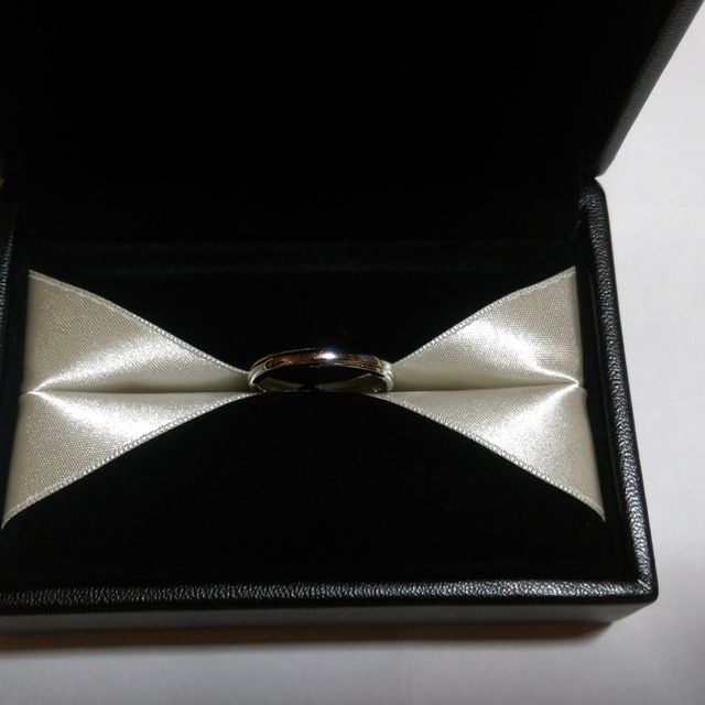 【エクセルコダイヤモンド(EXELCO DIAMOND)の口コミ】 普段から指輪を着用しないため、着け心地を重視また、派手なデザインは好…