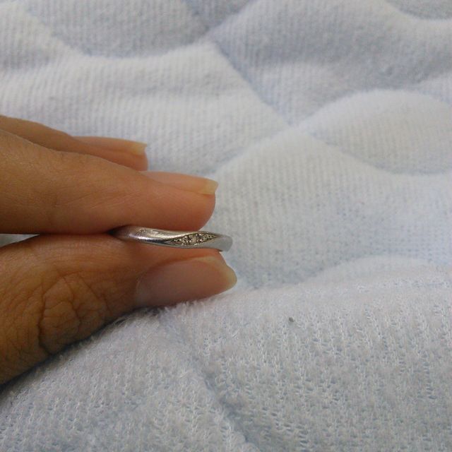 【銀座ダイヤモンドシライシの口コミ】 試着をした際に、他店では結構しつこくセールスをされたのですが、ここで…