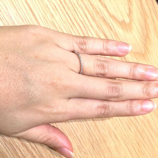 【Galopine & Galopin(ガロピーネガロパン)の口コミ】 比較的シンプルなフルエタニティリングであり、上品ですが存在感がありま…