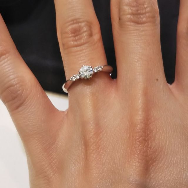 【GALA JEWELRY(ガラジュエリー)の口コミ】 ダイヤモンドの大きさと美しさです。婚約期間だけでなく、年齢を重ねてか…