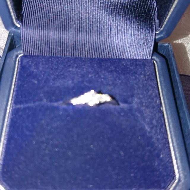 【銀座ダイヤモンドシライシの口コミ】 飽きが来ないデザインと、質の高いダイヤモンドが気に入ったので、こちら…