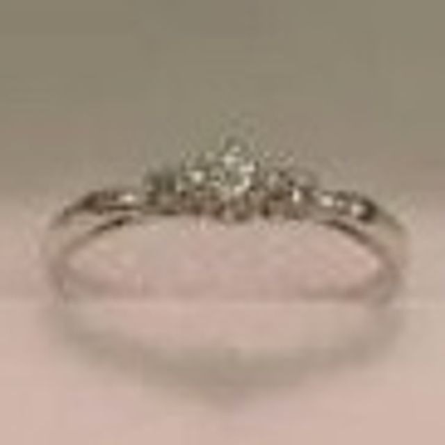 【サマンサシルヴァブライダルの口コミ】 ディズニーのシンデレラコラボということで、センターの石のサイドに青い…