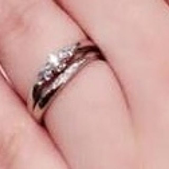 【サマンサシルヴァブライダルの口コミ】 エンゲージリングの、受け取りの際に試着させてもらいました。同シリーズ…