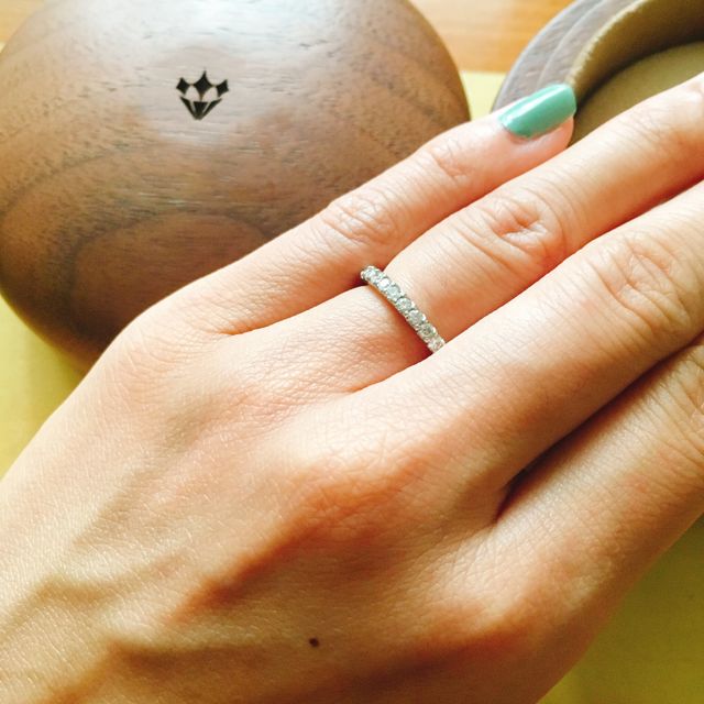 【COLANY(コラニー)の口コミ】 ハーフエタニティのデザインを探していたので、こちらのデザインはダイヤ…