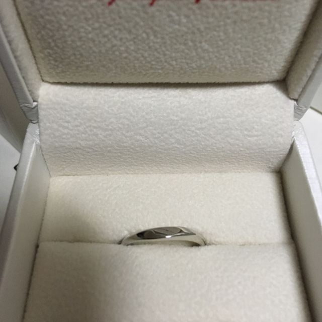 【アンジェリックフォセッテ(Angelique Fossette)の口コミ】 緩やかなカーブが3面に施されており、カーブの面から自分の顔だけでなく、…