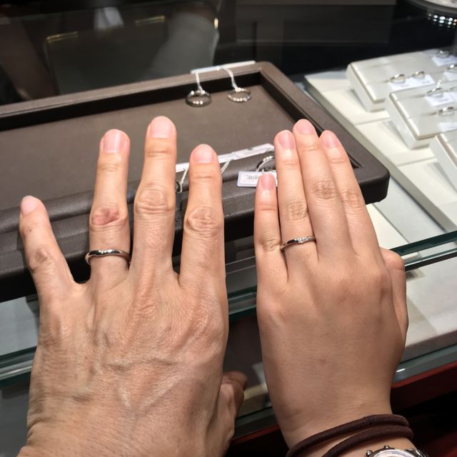 【アイプリモ(I-PRIMO)の口コミ】 シンプルで有りながら重なりのラインやリボンのように巻き込まれたこだわ…