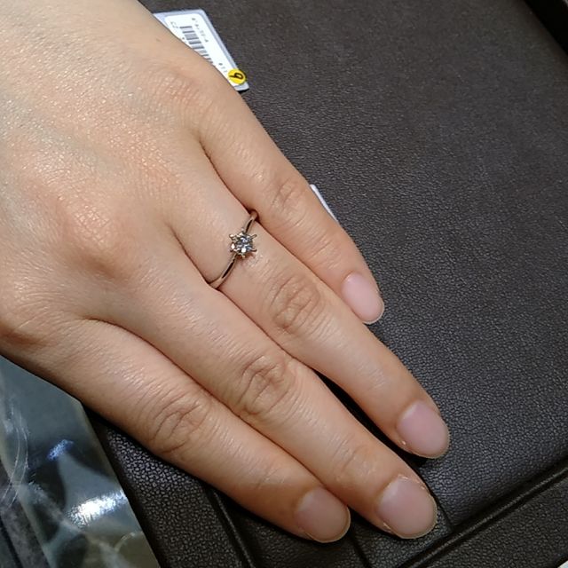 【アイプリモ(I-PRIMO)の口コミ】 【指輪について】緩やかなカーブのものを探していました。
種類もいくつか…