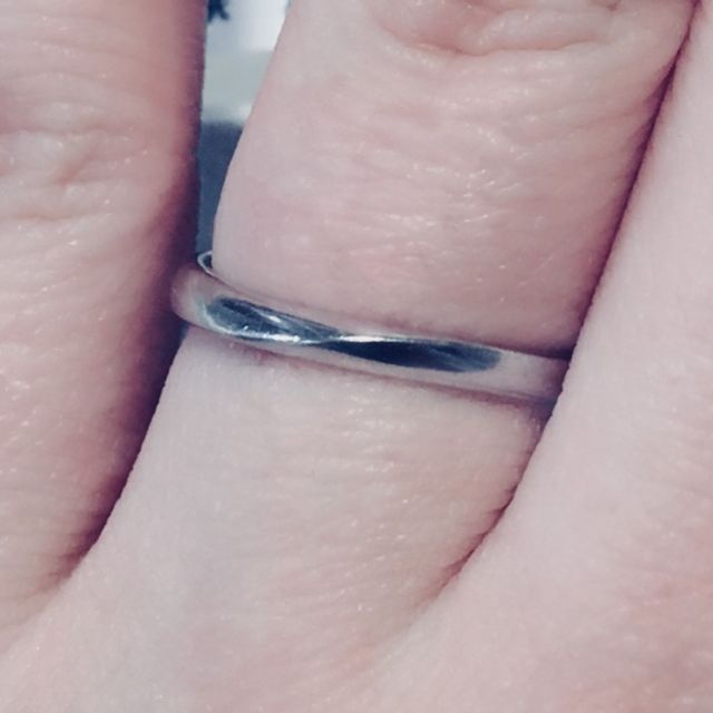 【Marriaged Marriage(マリッジド・マリッジ)の口コミ】 全体にはあまりうねりのない形状ですが、1番高くなっているエッジの部分が…