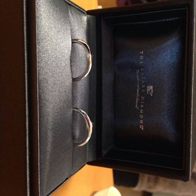 【ラザール ダイヤモンド(LAZARE DIAMOND)の口コミ】 シンプルなデザインで、でも周りの友人とは被らないものがいいなと思い、…