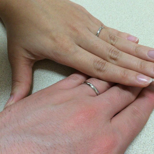 【俄(にわか)の口コミ】 シンプルで丈夫。これが私たちが求めていた物でした。プラチナでシンプル…