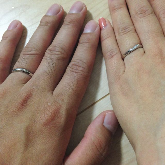 【アイプリモ(I-PRIMO)の口コミ】 この指輪を選んだ決め手として、たくさん試着した中でも一番指が綺麗に見…