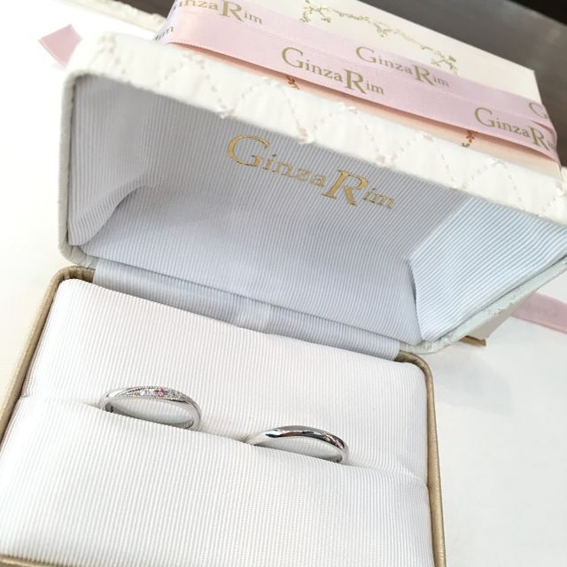 【Ginza Rim(銀座リム)の口コミ】 デザインとピンクダイヤモンド

なるべく指が細く長く見えるようなデザイ…