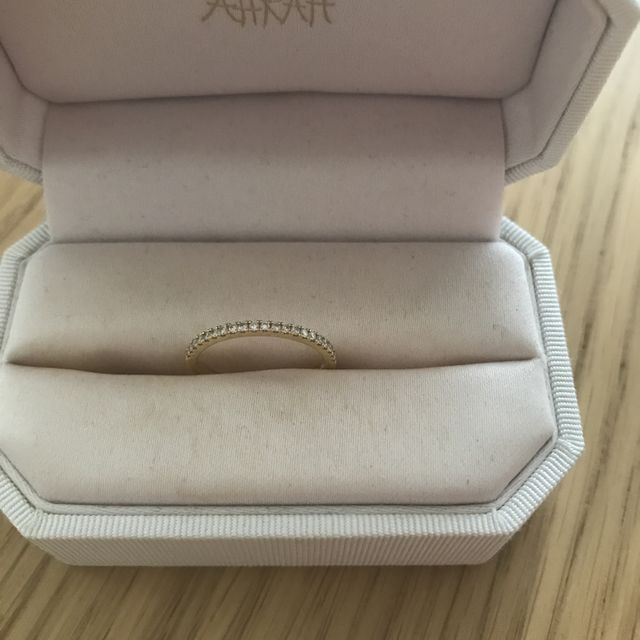 【AHKAH(アーカー)の口コミ】 もう既に結婚指輪とは他につけていた大切な指輪があったためそれと一緒に…