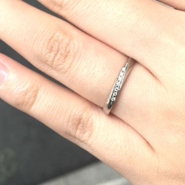 【1122 iifuufu bridal(いい夫婦ブライダル)の口コミ】 プラチナの上品な輝きに惹かれました。最初はもっとダイヤモンドが少なく…