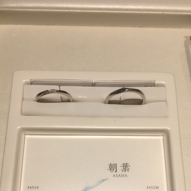 【俄(にわか)の口コミ】 水が流れているような緩やかなうねりのあるデザインで、みずみずしい印象…