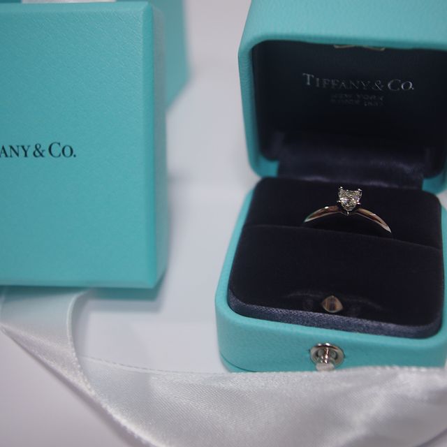 【ティファニー(Tiffany & Co.)の口コミ】 ストレートの立て爪が好みで選んでいたのですが、プリンセスカットが珍し…