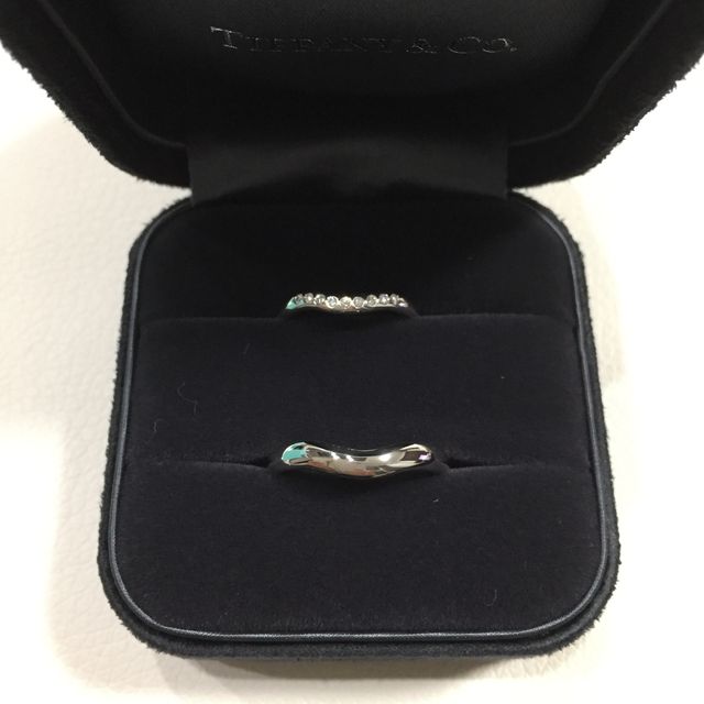 【ティファニー(Tiffany & Co.)の口コミ】 ９つのダイヤが付いているところと、女性らしく見せてくれるカーブのデザ…