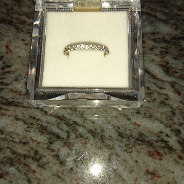 【エクセルコダイヤモンド(EXELCO DIAMOND)の口コミ】 マリッジリングはフルエタニティと決めていました。
ダイヤの質とつけ心地…