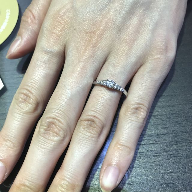 【俄(にわか)の口コミ】 結婚指輪を先に決めていて、婚約指輪は結婚指輪に合うものにしようと考え…