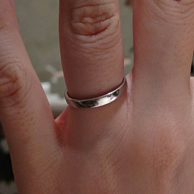 【MIKIMOTO(ミキモト)の口コミ】 ダイヤなど装飾が一切ないシンプルなプラチナリングです。形が丸くなく平…