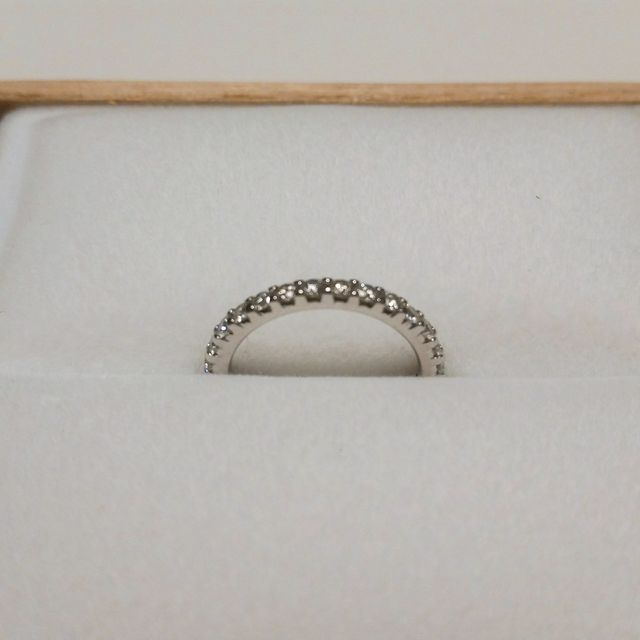 【宝寿堂(ほうじゅどう)の口コミ】 婚約指輪ですが、大きな石がついていないハーフエタニティを希望していま…