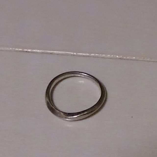 【ラザール ダイヤモンド(LAZARE DIAMOND)の口コミ】 おすすめポイントは斜めのデザインをしているところです。指が長く見える…