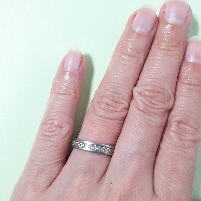 【BLOOM(ブルーム)の口コミ】 金属アレルギーのため、結婚指輪の代わりに何か違った記念の物を買おうと…