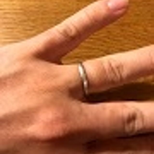 【俄(にわか)の口コミ】 シンプルでつけてても存在感のないものを選んだ。仕事中、目立たないデザ…