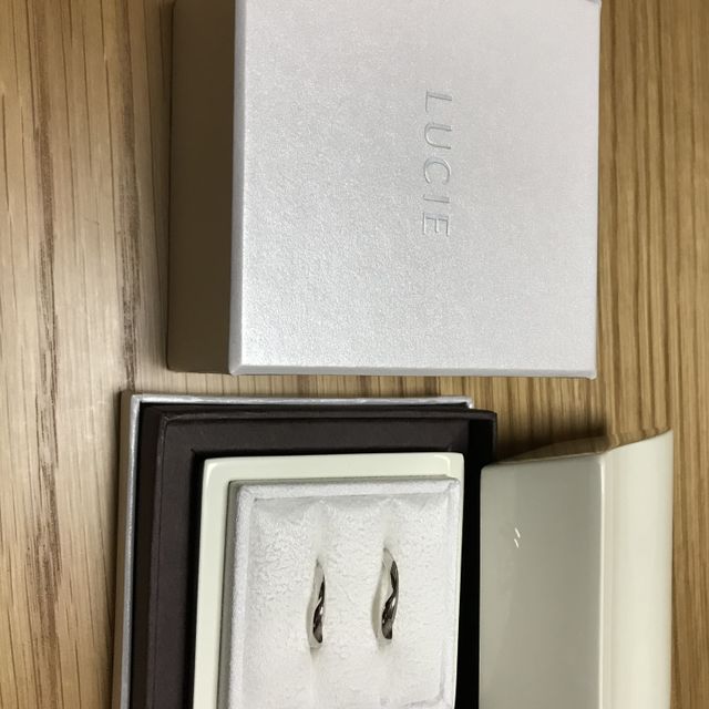 【LUCIE(ルシエ)の口コミ】 ストレートでシンプルな指輪は避けていて、いい感じにデザインされている…