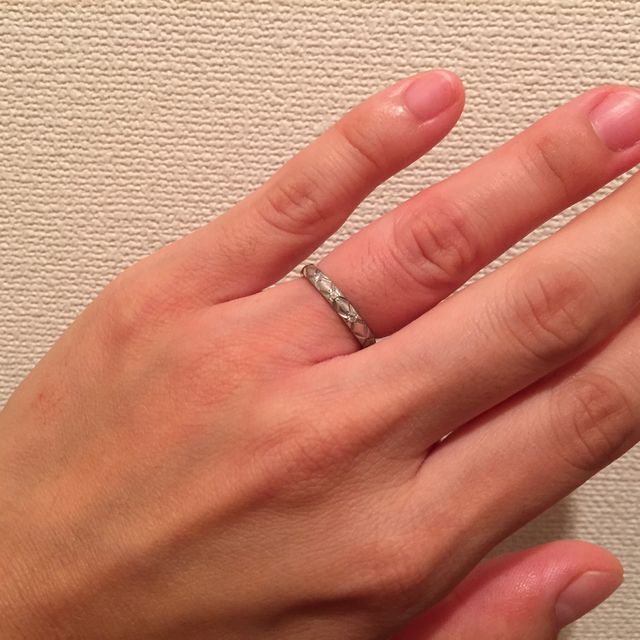 【シャネル(CHANEL)の口コミ】 キルティングのような切り込みライン、埋め込みのダイヤ（私のタイプは3個…