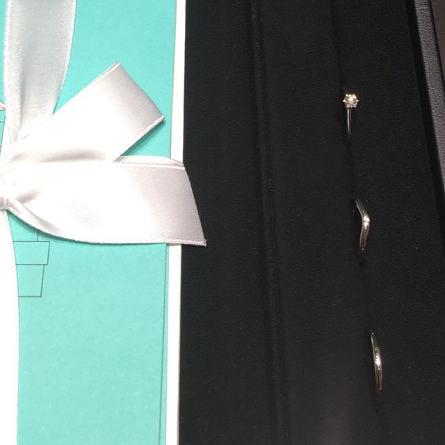 【ティファニー(Tiffany & Co.)の口コミ】 ティファニーブランドです。
エンゲージと揃えたかったということとエンゲ…
