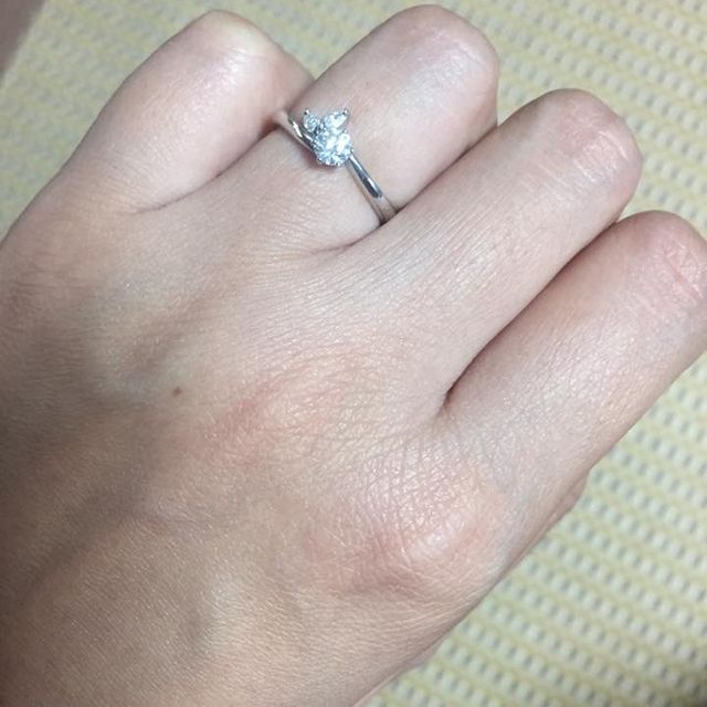 【俄(にわか)の口コミ】 オーソドックスなデザインの婚約指輪だと、なかなかつけることもなくなり…