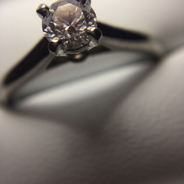 【カルティエ(Cartier)の口コミ】 シンプルで気軽に使えそうなデザインに惹かれました。ダイヤのバランス、…