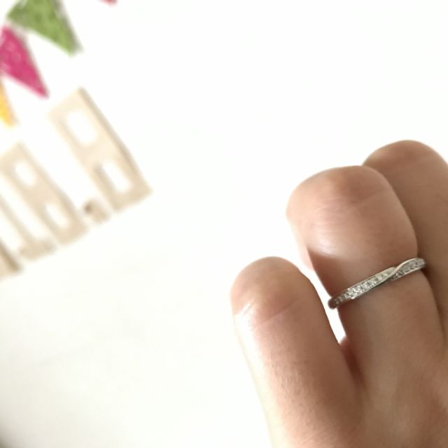 【銀座ダイヤモンドシライシの口コミ】 普段使い出来て、ゴージャスさもあるデザインを選びました。派手すぎず、…