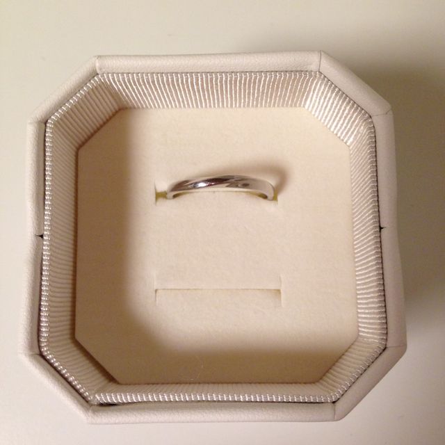 【4℃ BRIDAL(ヨンドシーブライダル)の口コミ】 ショーウィンドウで見たときは、正直どれも同じようなデザインにしか見え…