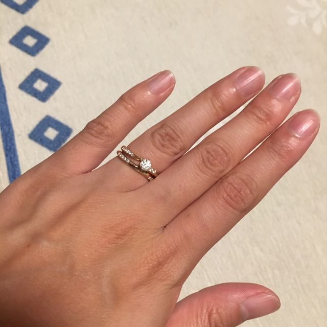 【アイプリモ(I-PRIMO)の口コミ】 婚約指輪は、元々ピンクゴールドが好きな私に彼が選んでくれました。
その…