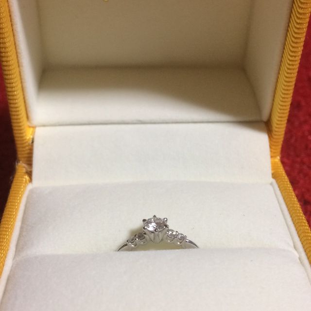 【ケイウノ ブライダル(K.UNO BRIDAL)の口コミ】 かわいがってくれた亡き祖母のダイヤモンドのリングをリフォームした婚約…