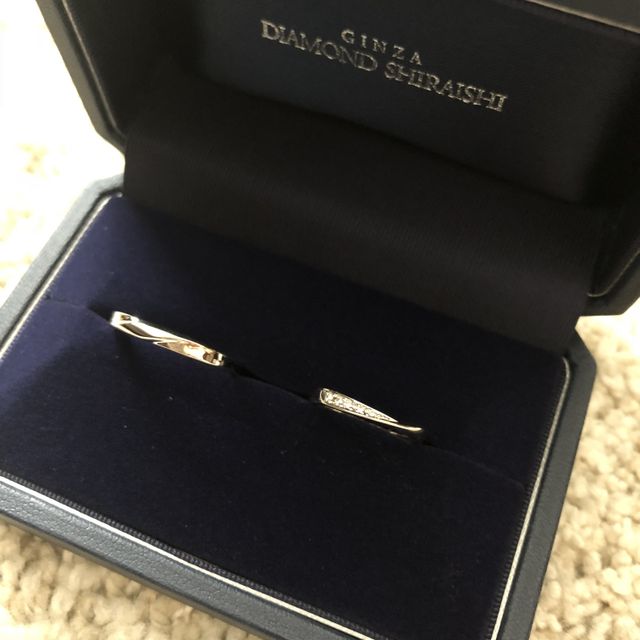 【銀座ダイヤモンドシライシの口コミ】 サプライズで婚約指輪をもらったので重ねづけが出来るデザインを探してい…
