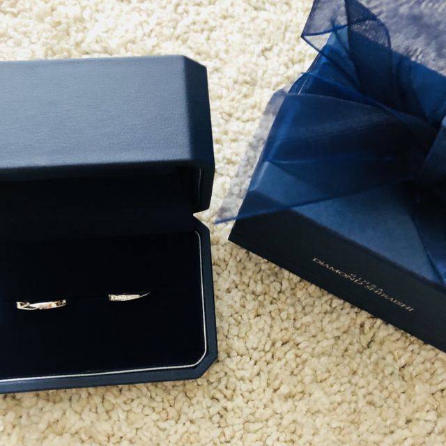 【銀座ダイヤモンドシライシの口コミ】 サプライズで婚約指輪をもらったので重ねづけが出来るデザインを探してい…