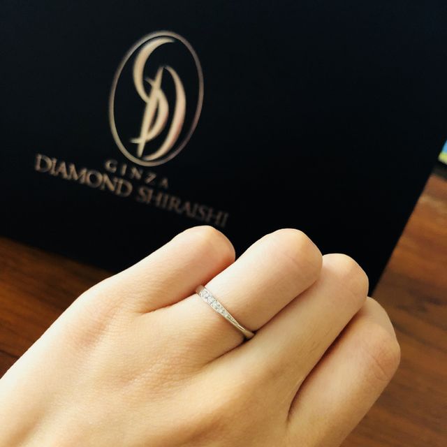 【銀座ダイヤモンドシライシの口コミ】 サプライズで婚約指輪をもらったので重ねづけが出来るデザインを探してい…