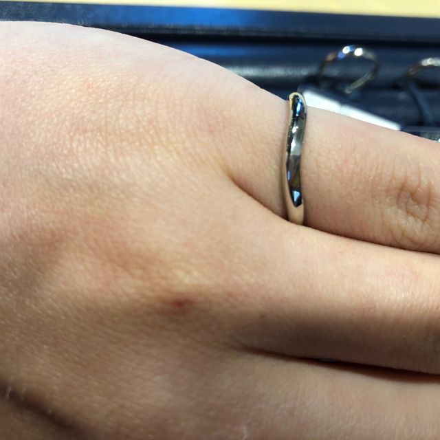 【ROYAL ASSCHER(ロイヤル・アッシャー)の口コミ】 ・デザインが好みだった。
・内側に軽いカーブがありつけ心地がいい。
・…