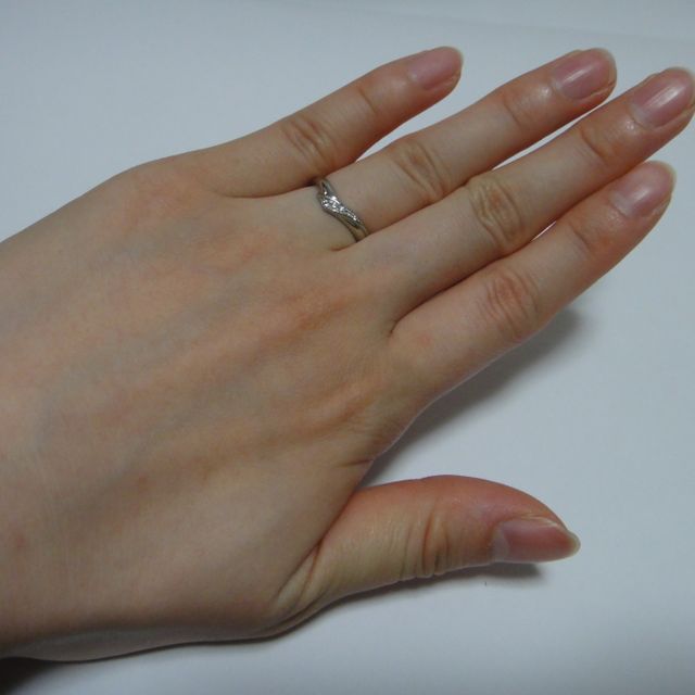 【アイプリモ(I-PRIMO)の口コミ】 婚約指輪と重ねづけができることが一番の決め手でした。

夫の結婚指輪と…