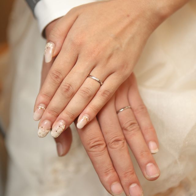 【4℃ BRIDAL(ヨンドシーブライダル)の口コミ】 シンプルで、細すぎず太すぎない幅がよかったです。ペアにするのも、いろ…