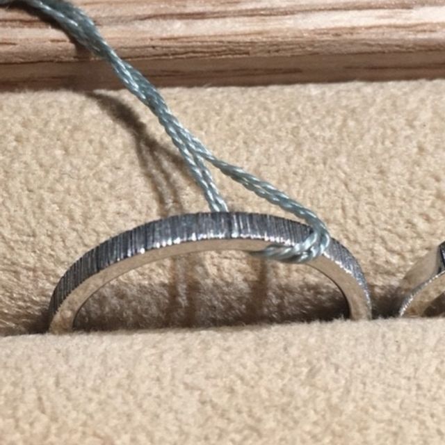 【ith(イズ)の口コミ】 シンプルでずっと飽きないデザインの指輪。余計なオーダーをしなくても、…