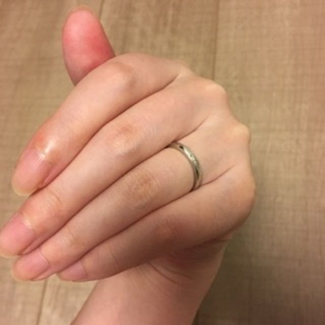 【ティファニー(Tiffany & Co.)の口コミ】 結婚指輪はシンプルなバンドリングと決めていました。

主人のバンドリン…