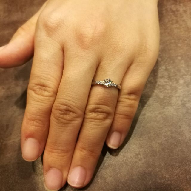 【エクセルコダイヤモンド(EXELCO DIAMOND)の口コミ】 ある程度の大きさで、カラーと透明度のクオリティーを重視しました。トー…